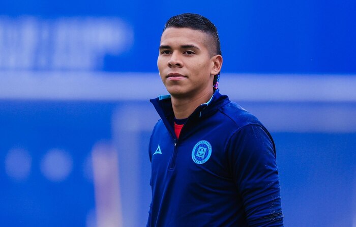 Kevin Mier protagoniza doble atajada heroica en Necaxa vs. Cruz Azul en la Liga MX