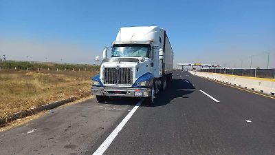 La SICT lanza permiso provisional para unidades de autotransporte federal durante la transición de placas