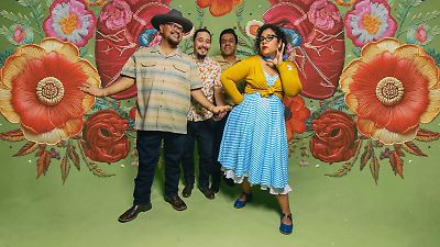 La Santa Cecilia regresa a Toluca con un show emotivo que fusiona tradición y novedades musicales