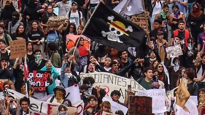La bandera de One Piece, un símbolo global de resistencia en las protestas de la Generación Z