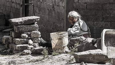 La mitad de los mexicanos nacidos en pobreza permanecen en ella en la adultez, según estudio del CEEY