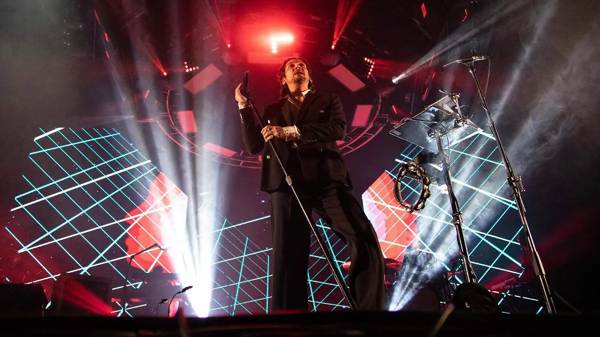 León Larregui está más cerca de lanzar su esperado nuevo disco solista, 'Bruma'