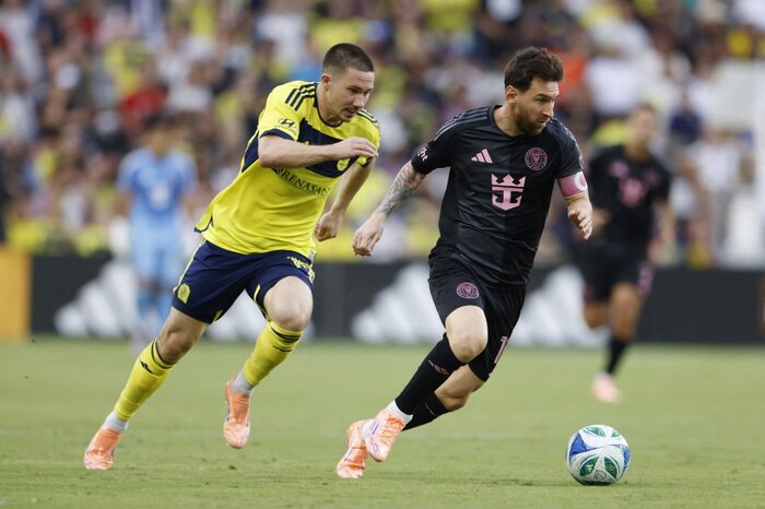 Leo Messi deslumbra con hat-trick y lleva al Inter Miami a vencer 5-2 a Nashville en cierre de fase regular