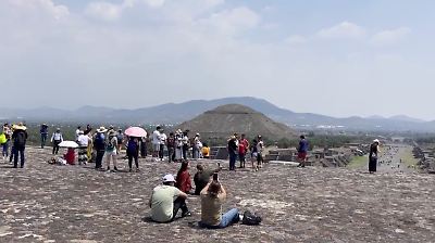 ¡Llegó el día! Suben turistas a la Pirámide de La Luna en Zona Arqueológica de Teotihuacán 