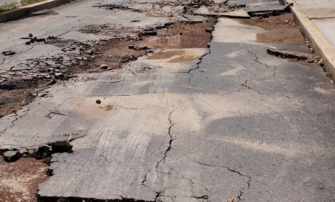 Lluvias Devastan Carretera Pavimentada Hace un Año en Temascalapa; Hay Sospechas de Irregularidades