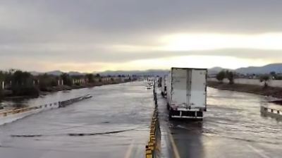 Lluvias causan inundaciones y afectan tramos del Circuito Exterior Mexiquense