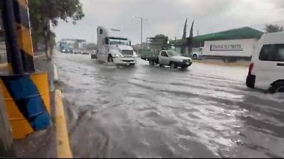 Lluvias generan anegaciones en Ecatepec y Tultitlán del Valle de México
