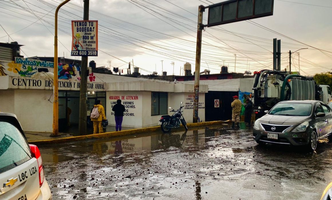 Lluvias intensas generan inundaciones y complicaciones en calles y hogares de Cuautitlán y municipios cercanos