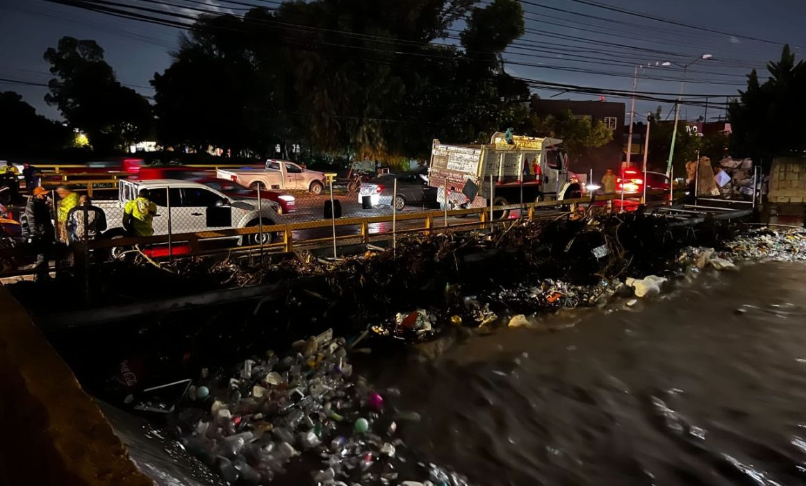 Lluvias intensas provocan desbordamientos y afectaciones en Naucalpan