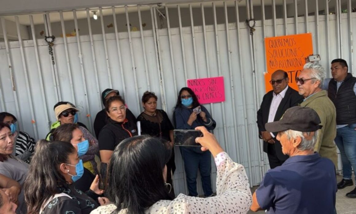 Logran padres de familia cese de maestro en San Gregorio Cuautzingo