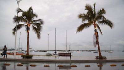 Lorena se degrada a tormenta tropical y se aproxima a las costas mexicanas con lluvias fuertes