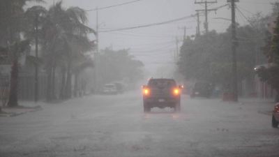 Lorena se fortalece a huracán de categoría 1 y genera alerta en el Pacífico mexicano por lluvias extremas