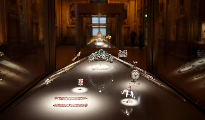 Louvre sufre robo millonario: ladrones sustraen joyas imperiales y reliquias en violentas operaciones