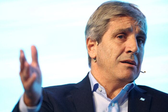 Luis Caputo confirma que Argentina no emitirá deuda en los mercados internacionales en el corto plazo