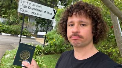 Luisito Comunica llora tras ser rechazado con rudeza para viajar a la India y perder el famoso festival de la caca de vaca