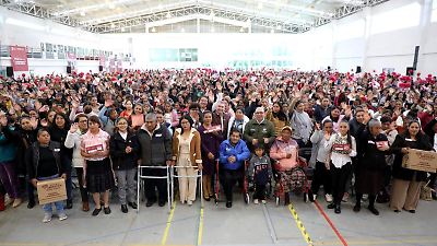 Más de 2,000 mujeres en Almoloya de Juárez, Zinacantepec y Temoaya reciben tarjetas de apoyo del programa Mujeres con Bienestar