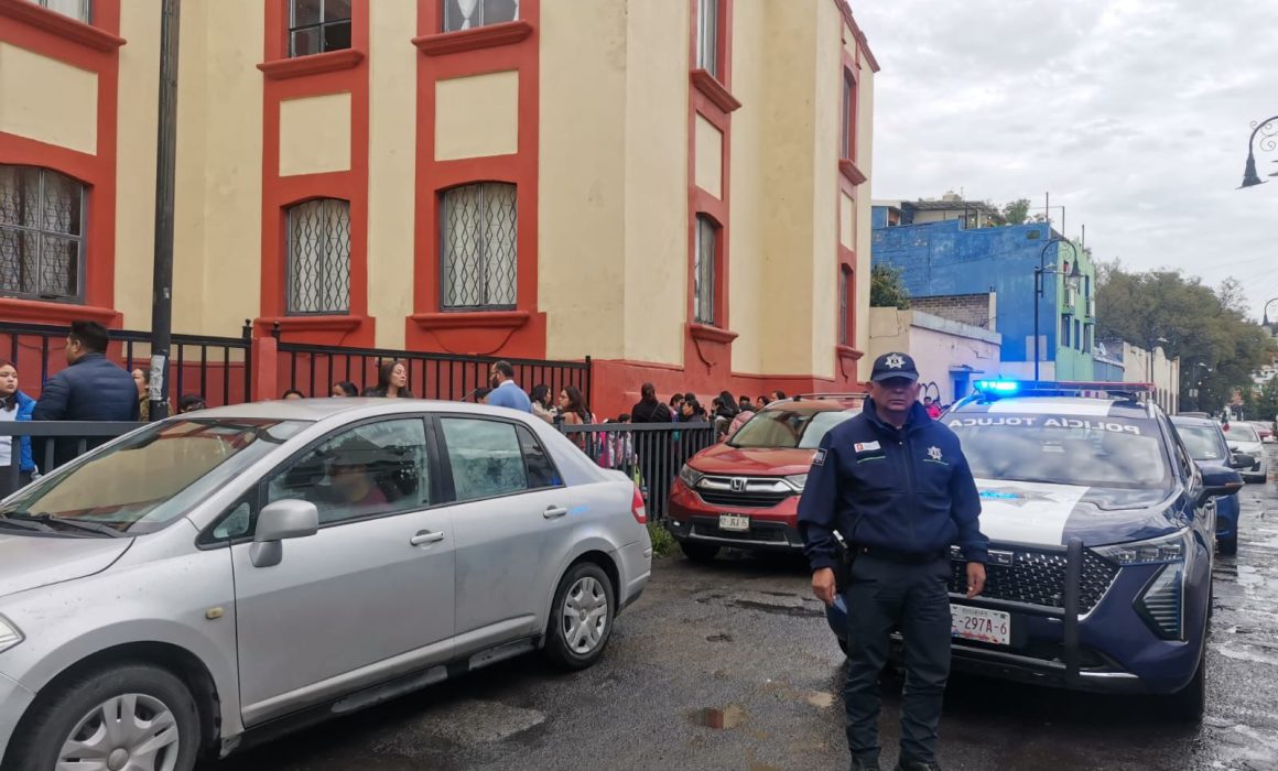 Más de 4 millones de estudiantes regresan a clases en Toluca con dispositivos de seguridad y respaldo institucional