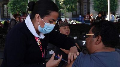 México reduce en 53% los contagios de Covid-19 en 2025 y anuncia nueva vacuna para la temporada invernal