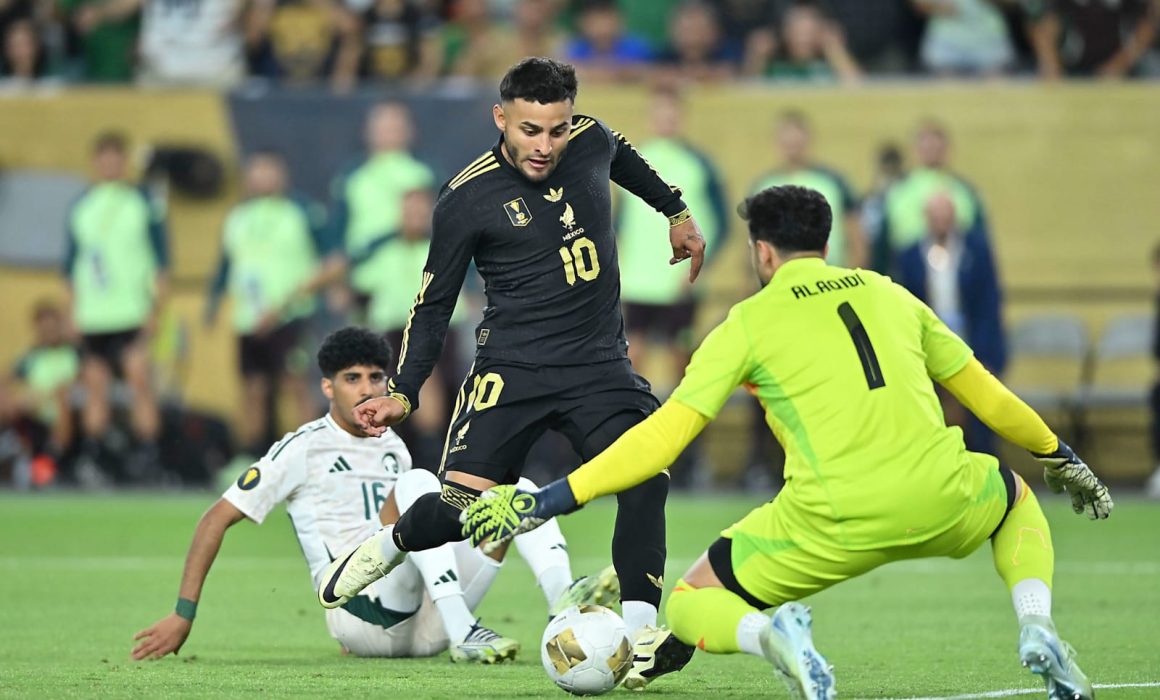 México vence 2-0 a Arabia Saudita y avanza a semifinales de la Copa Oro