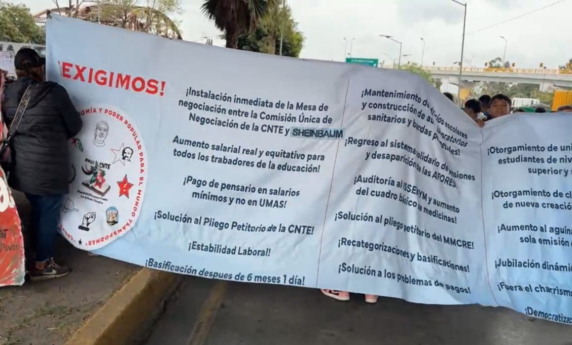 Maestros y estudiantes bloquean Vía Morelos para exigir mejoras en infraestructura y condiciones laborales
