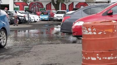 Mal estado de calles y aumento del comercio informal en las cercanías del mercado Benito Juárez, a pesar de remodelación