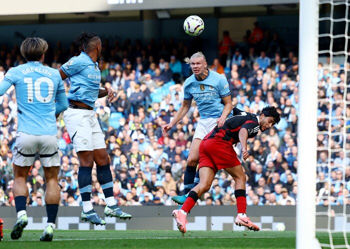 Manchester City enfrenta a Fulham en una jornada crucial de la Premier League con presencia de Raúl Jiménez