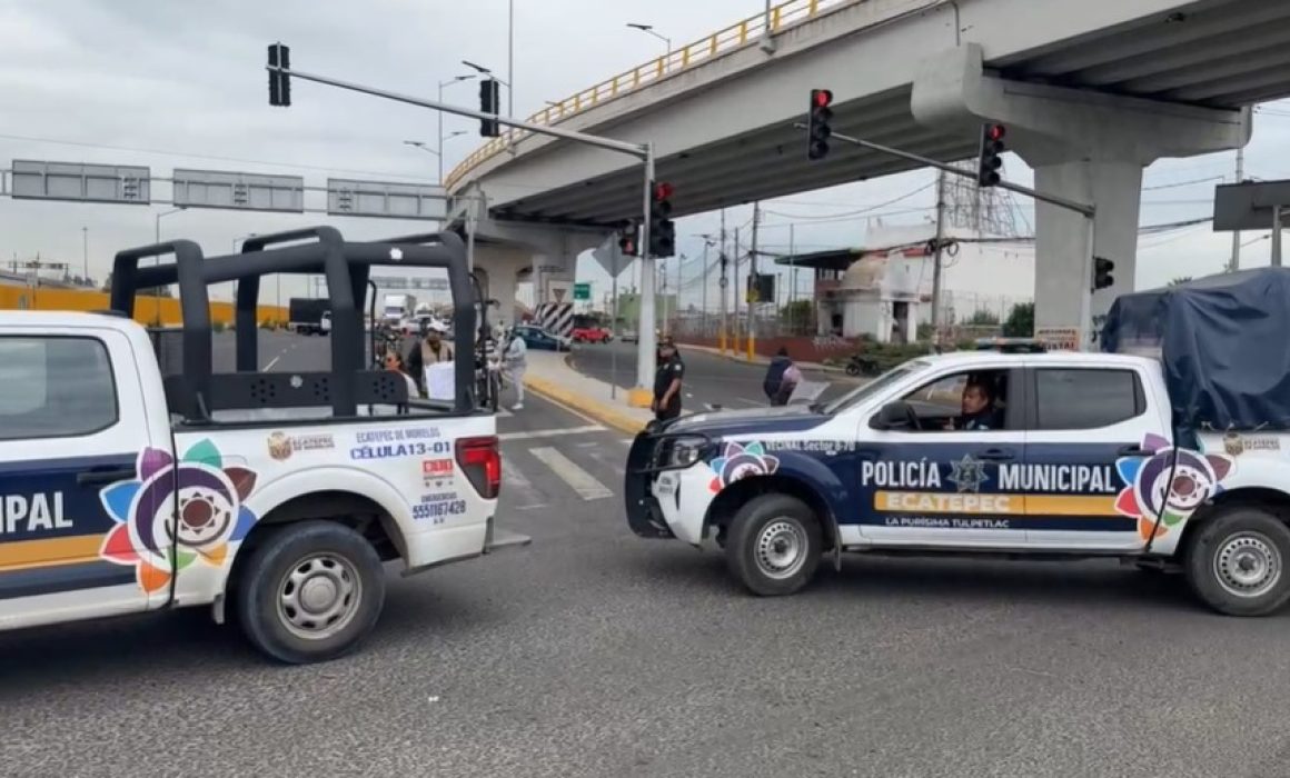 Manifestantes bloquean Puente de Fierro en Ecatepec por acusaciones contra delegada de Programas Federales