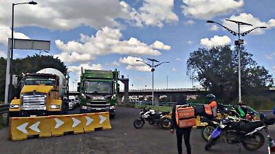 Manifestantes bloquean la autopista México-Querétaro en Cuautitlán Izcalli y generan caos vial en Perinorte