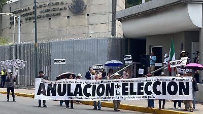 Manifestantes exigen la anulación de la elección de ministros de la SCJN frente al Tribunal Electoral