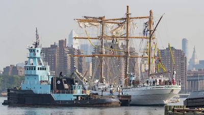 Marina de España rinde homenaje a los cadetes fallecidos en el accidente del buque Cuauhtémoc en Nueva York