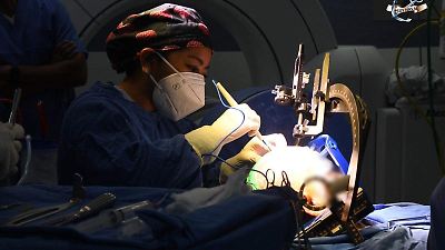 Marina realiza cirugías pioneras con tecnología de precisión para mejorar la movilidad de pacientes con Parkinson en México