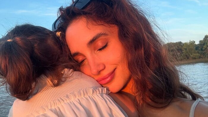 Melody Luz se tatúa un puente en la piel para honrar su amor por su hija Venezia