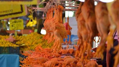 Mercados de Toluca se preparan para incremento en ventas de adornos y alimentos por temporada de graduaciones