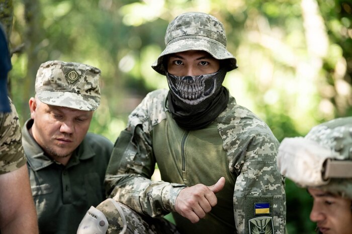 Mercenario colombiano en Ucrania pide ayuda para regresar a México tras ser retenido y sufrir heridas