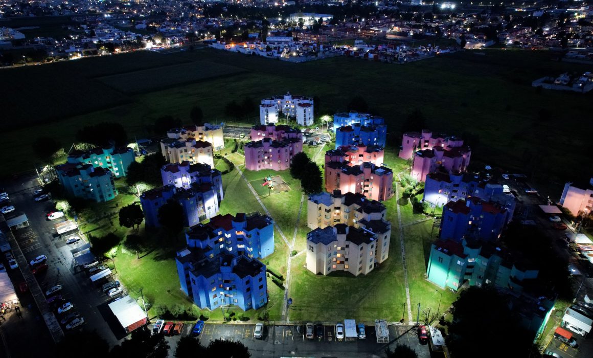 Metepec impulsa modernización en alumbrado público con innovador proyecto de iluminación