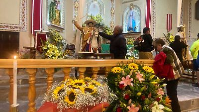 Migrantes en Canadá mantienen viva la tradición: financian y participan en la fiesta patronal de Santiaguito Coauxustenco