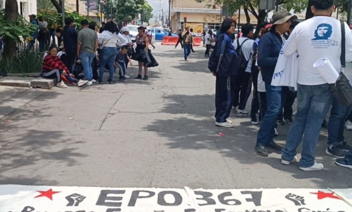 Miles de estudiantes en Chalco exigen atención a sus demandas educativas y logran acuerdo con autoridad municipal