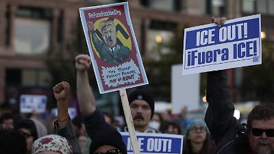 Miles de manifestantes en Chicago protestan contra el despliegue de la Guardia Nacional y la política migratoria de Trump