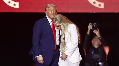 Miles de seguidores rinden homenaje a Charlie Kirk en Arizona con presencia de Trump y figuras políticas y mediáticas