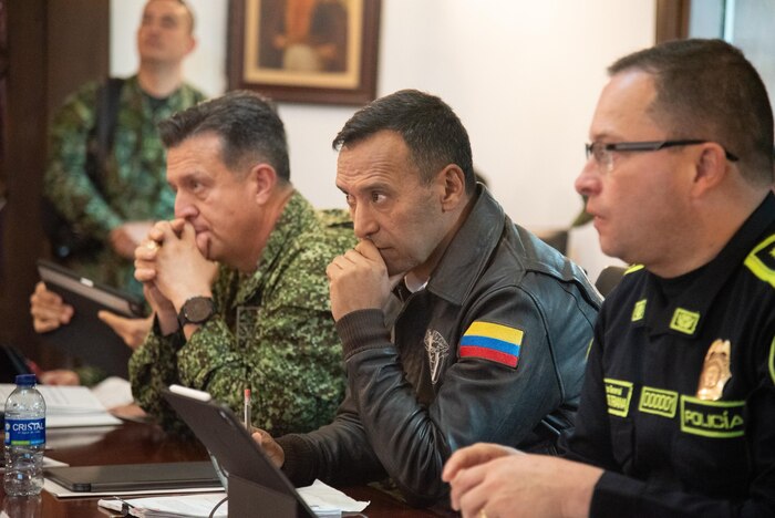 Ministro de Defensa califica ataques en la embajada de EE. UU. como intento de homicidio y promete capturas