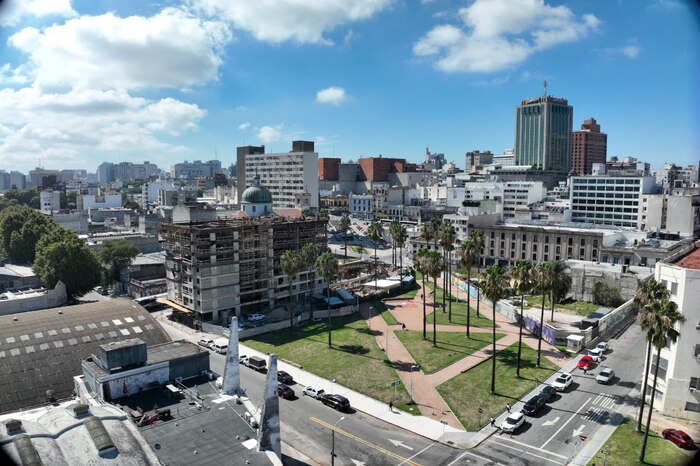 Montevideo enfrenta despoblamiento en su centro mientras los suburbios crecen y ven vacías sus viviendas
