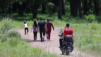 Motocicletas invaden trotaspista en el Parque Alameda 2000 de Toluca, generando preocupación y riesgo