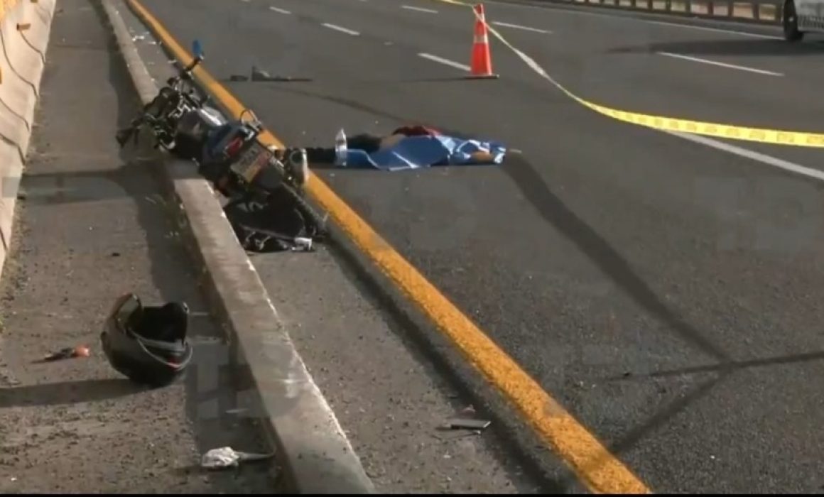 Motociclista muere tras accidente en la autopista México-Pachuca y permanece horas en el suelo