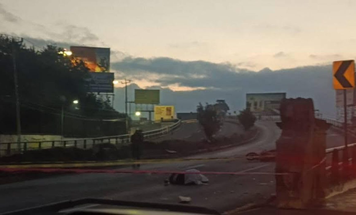 Motociclista muere tras derrapar en Paseo Tollocan en Toluca