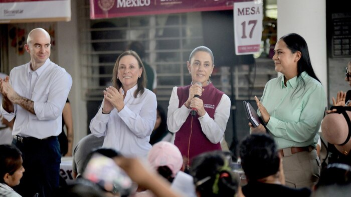 Mujer denuncia incumplimiento de apoyo tras inundaciones durante visita de Sheinbaum y Rocío Nahle en Veracruz