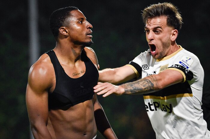 Multa de 17 millones de pesos por celebrar quitándose la camiseta en la Liga BetPlay I-2026