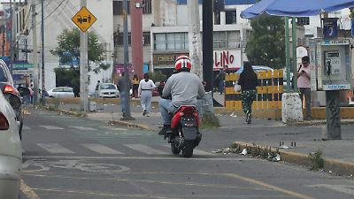 Multa de mil 262 pesos y retención de la motocicleta por invadir la ciclovía en Toluca