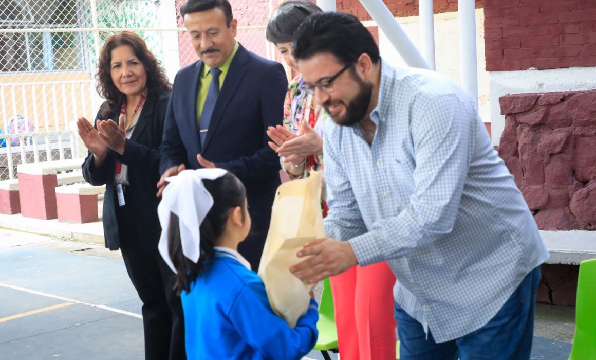 Naucalpan inicia su ciclo escolar con apoyos integrales para escolares
