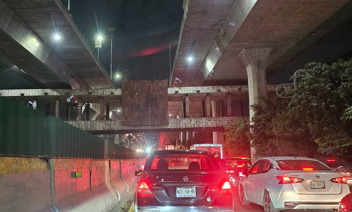 Naucalpan retira 24 anuncios publicitarios irregulares en el Periférico Norte para mejorar la seguridad y el entorno urbano