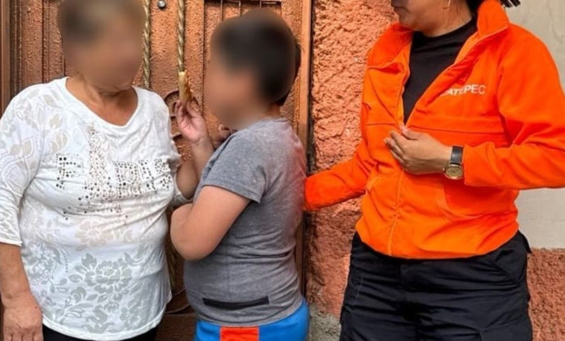 Niño autista encontrado solo en transporte público en Ecatepec; es resguardado y reunido con su familia